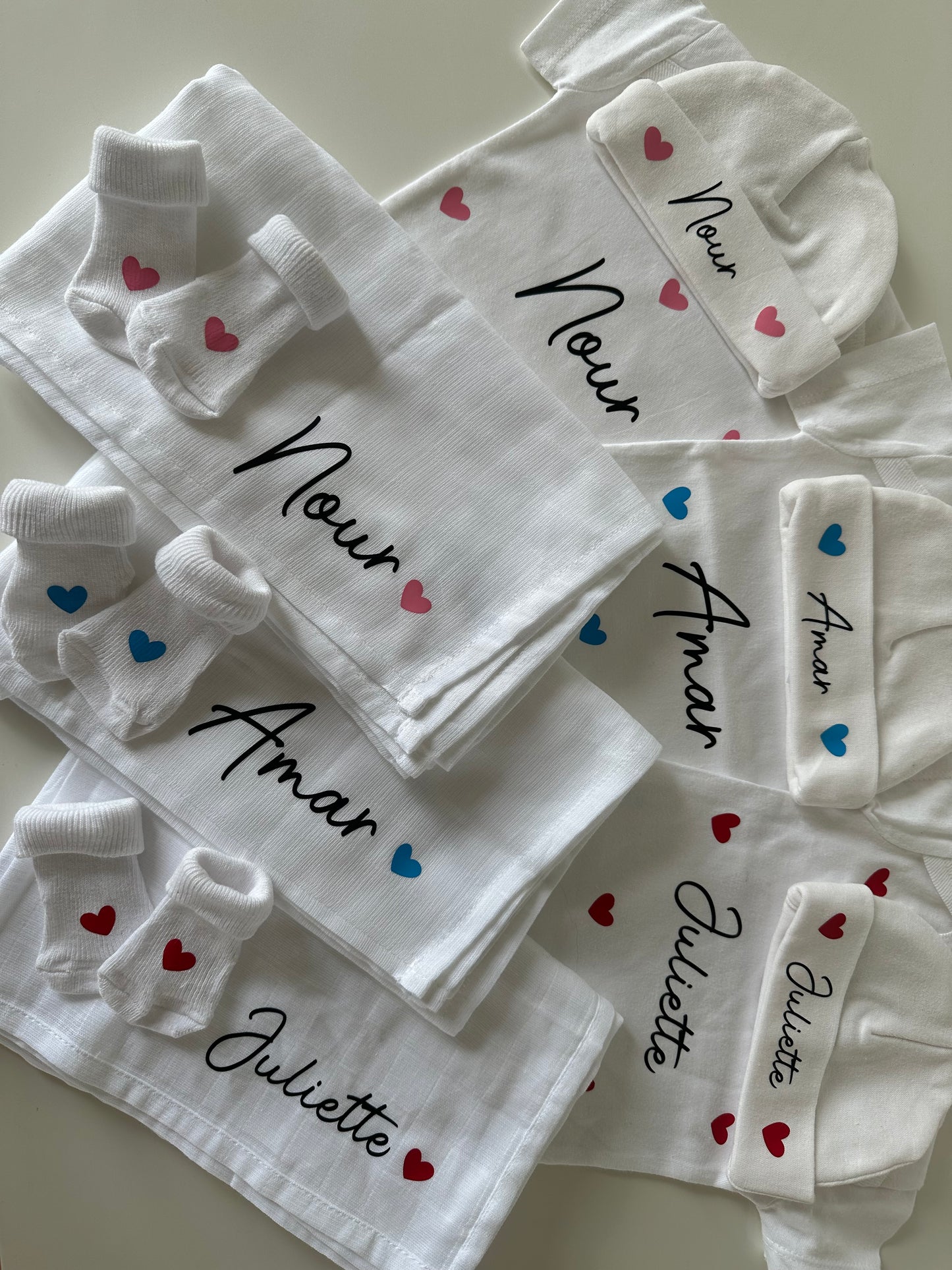 Coffret bébé BODY ÉTÉ « multi cœurs »
