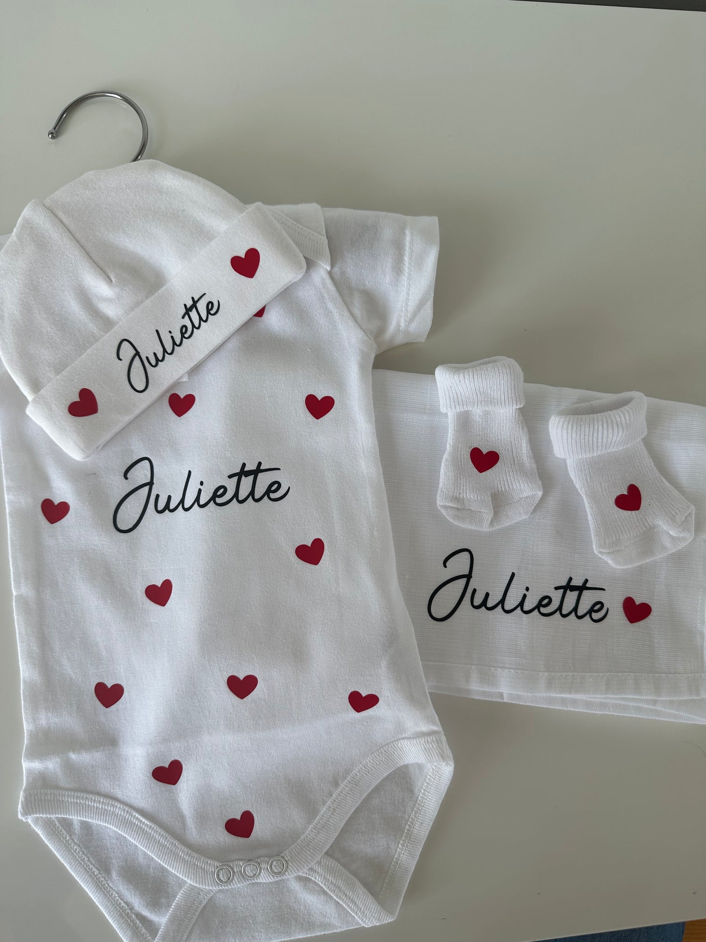 Coffret bébé BODY ÉTÉ « multi cœurs »